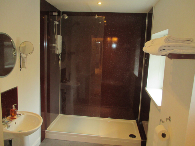 Bathroom 3, St Raphael Guest House, York