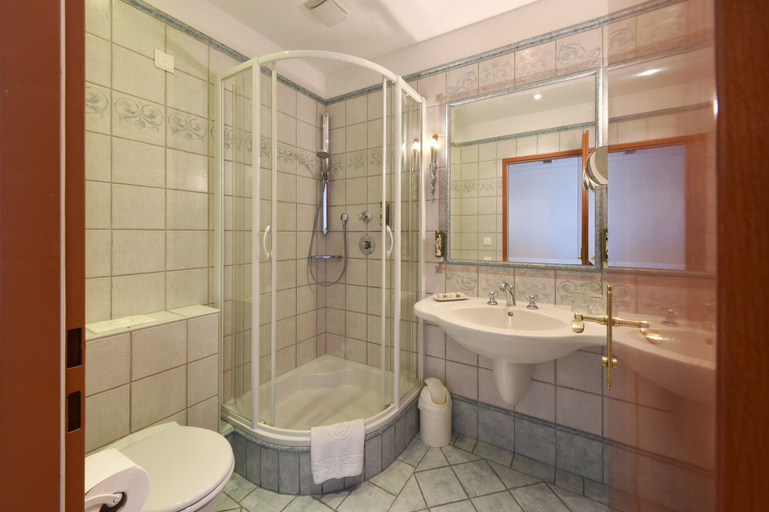 Bathroom 4, Hotel Am Schubertring, Wien