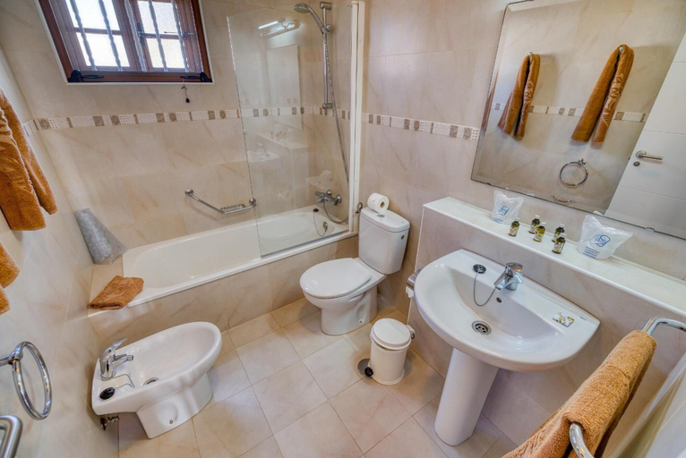 Bathroom 5, Ona Las Brisas, Las Palmas