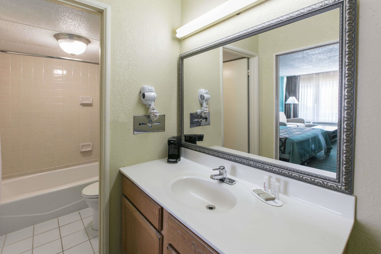 Bathroom 4, Super 8 by Wyndham Duncan OK, Stephens