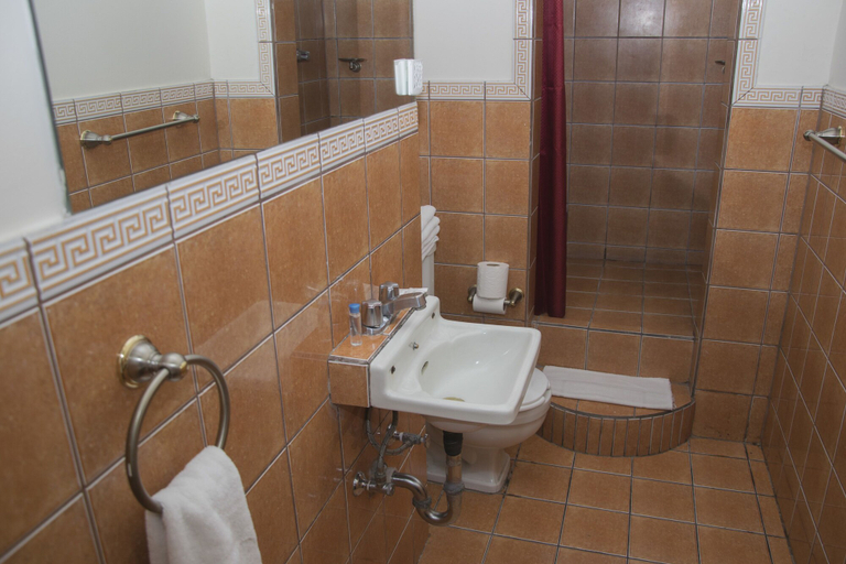 Bathroom 5, Hotel Colonial, San José
