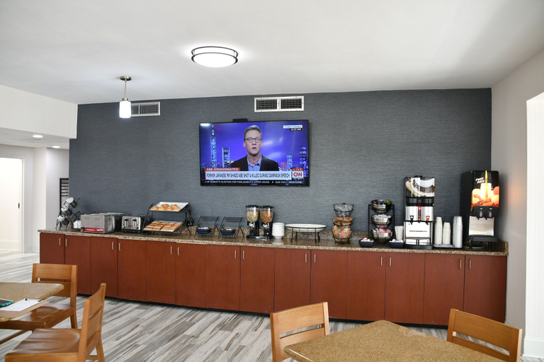Food & Drinks 5, Baymont by Wyndham Macon I-75, Bibb