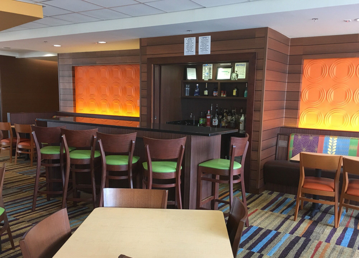 Food & Drinks 5, Fairfield Inn & Suites Cotulla, La Salle