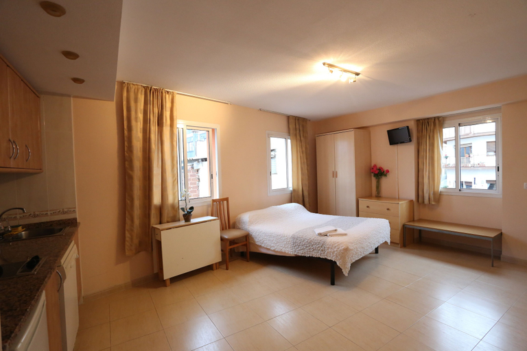 Bedroom 2, Royal Inn Aparthotel, Girona