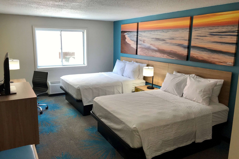 Bedroom 3, Days Inn by Wyndham Sandusky / Cedar Point, Erie