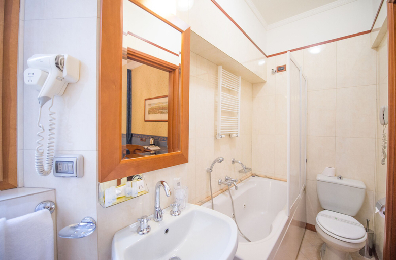 Bathroom 4, Diana Park Hotel, Florence