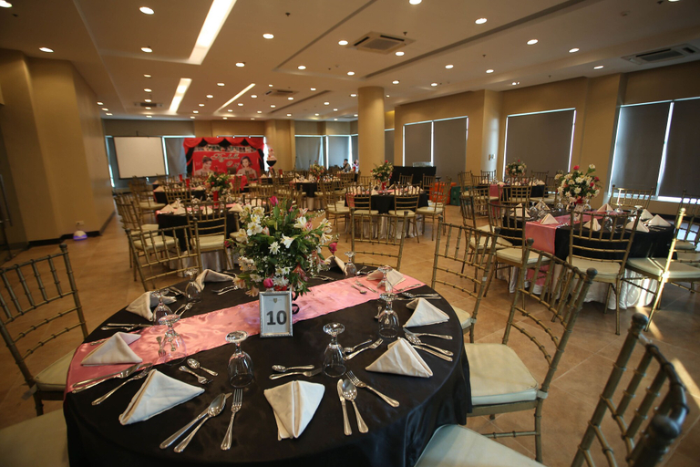 Food & Drinks 5, Lancaster Hotel Manila, Mandaluyong