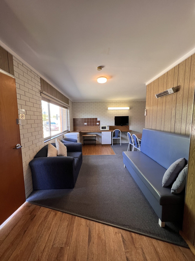 Others 5, Sturt Motel, Balranald