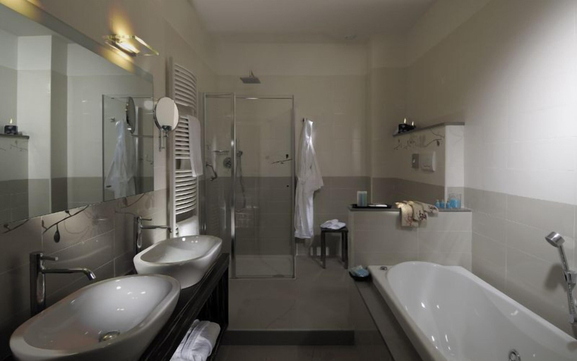 Bathroom 5, Hotel La Cartiera, Modena