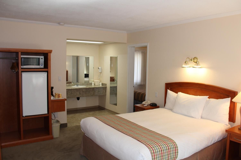Bedroom 5, Travelodge by Wyndham Kamloops, Thompson-Nicola