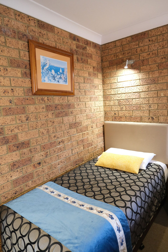 Bedroom 3, Sapphire Palms Motel, Wyong - South and West