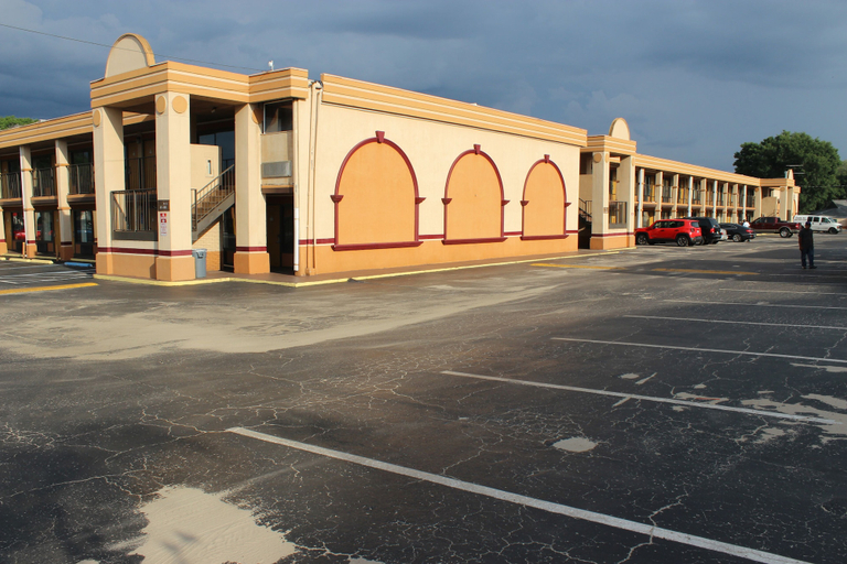 Exterior & Views 2, Tampa Inn - Near Busch Gardens, Hillsborough