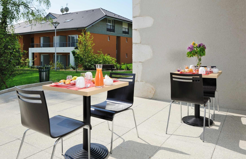 Food & Drinks 5, Residhome Le Carre d'Or Prevessin, Ain