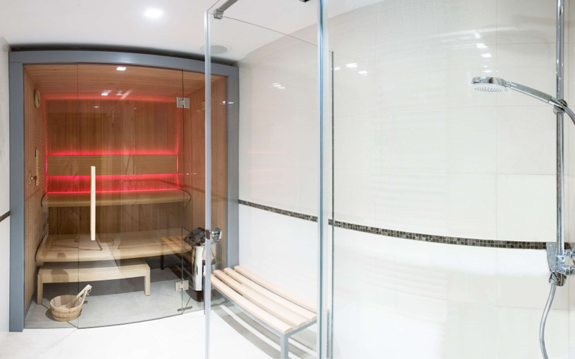 Bathroom 4, Golden Tulip Warsaw Airport, Warsaw