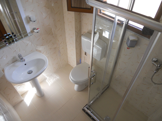 Bathroom 4, Hotel Onorato, Vlorës