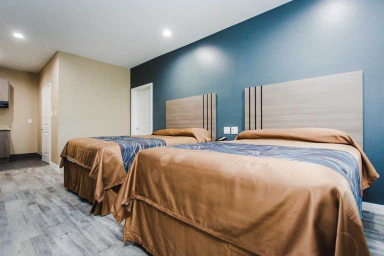 Bedroom 3, Budget Host Inn and Suites, Fort Bend
