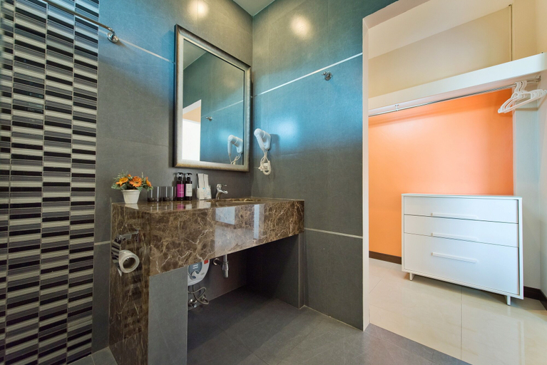 Bathroom 4, Tropicana Pool Villa, Pattaya