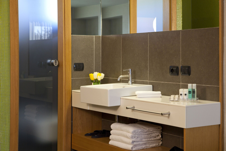Bathroom 4, Hotel Zone, Rome