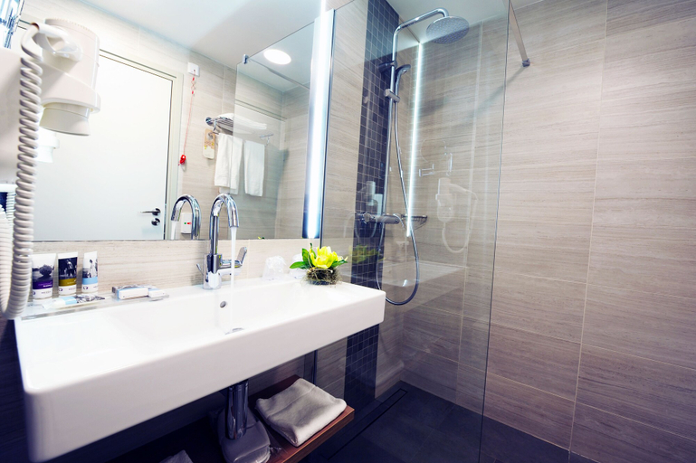 Bathroom 5, Mercure Bucharest City Center, Municipiul Bucuresti
