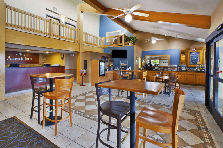Food & Drinks 5, AmericInn by Wyndham Bay City, Bay