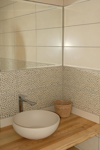 Bathroom 5, Garenne, Drôme