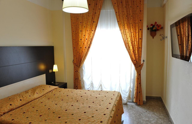 Bedroom 4, Hotel Gabbiano, Bari
