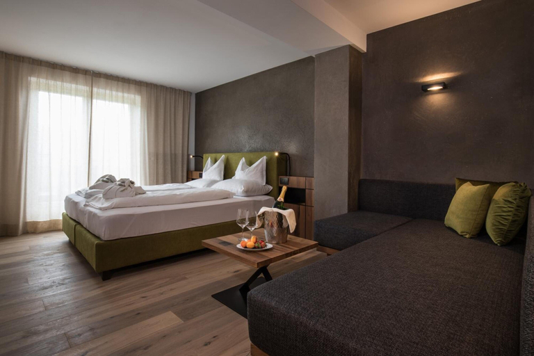 Bedroom 4, Gartenhotel Völser Hof - Adults Only, Bolzano