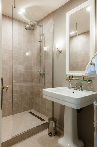 Bathroom 5, Le Château d'Aubry, Nord