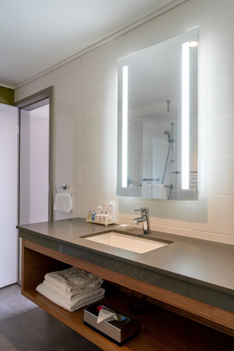 Bathroom 4, Radisson Blu Mammy Yoko Hotel, Freetown, Western Urban