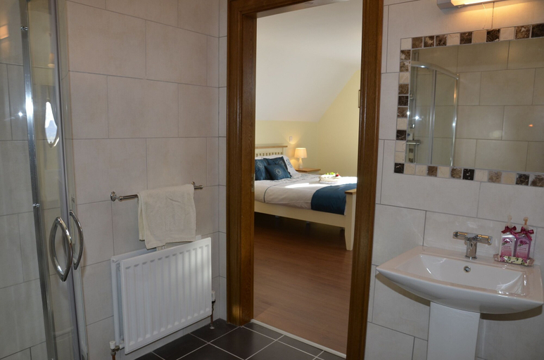 Bathroom 4, TempleView Lodge