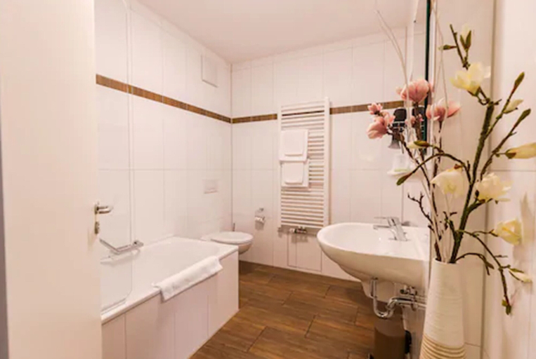 Bathroom 5, Hotel Arooma, Erding