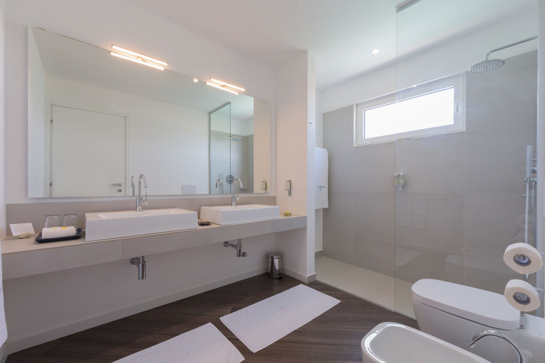 Bathroom 5, Sandies Bathala, North Ari Atoll