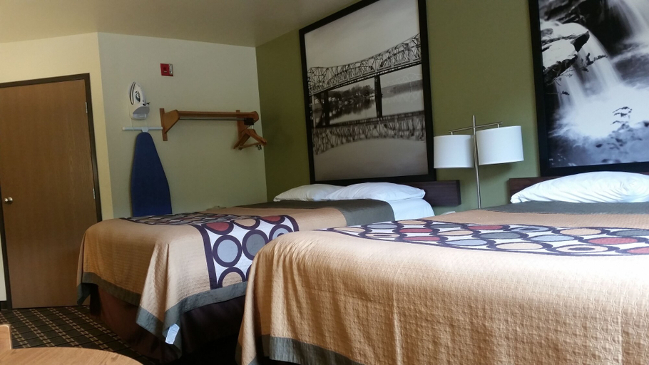 Bedroom 3, Super 8 By Wyndham Wheeling, Ohio