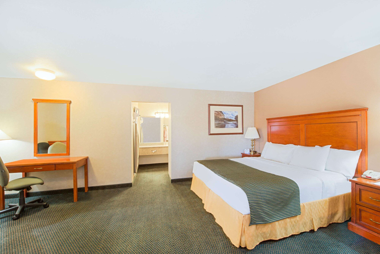 Bedroom 3, Ramada by Wyndham Flagstaff East, Coconino