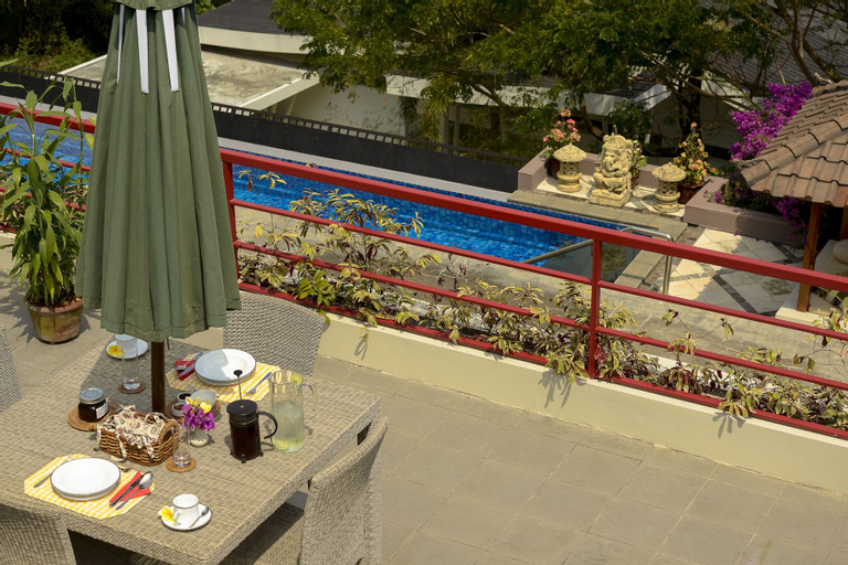 Exterior & Views 9