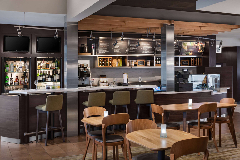 Food & Drinks 5, Sonesta Select Newport Middletown, Newport