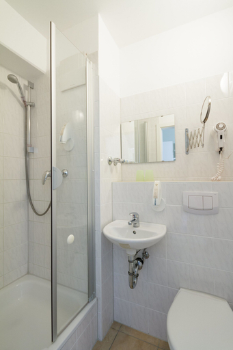 Bathroom 5, Hotel Pankow, Berlin