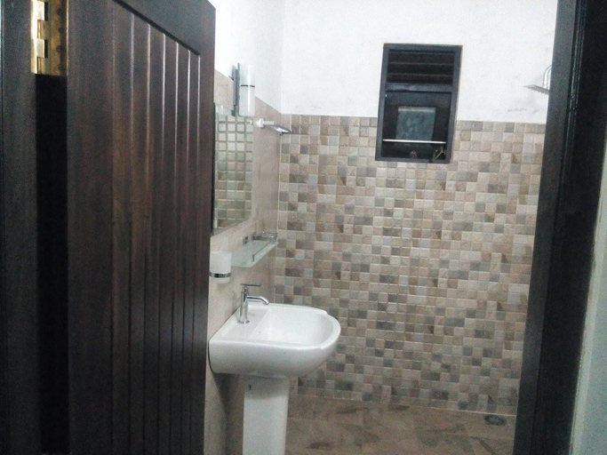 Bathroom 3, Midigama Holiday Inn, Weligama