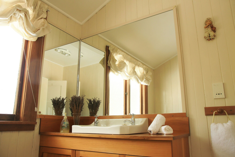 Bathroom 3, The Gables B&B, Marlborough