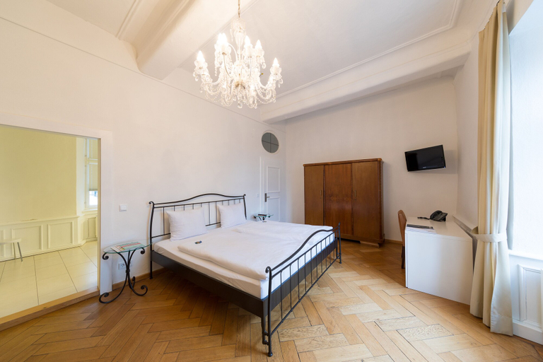 Bedroom 2, Schlossparkhotel Mariakirchen, Rottal-Inn