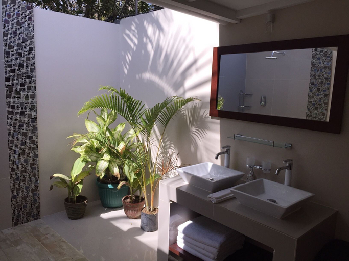 Bathroom 4, Ekas Surf Resort, Lombok