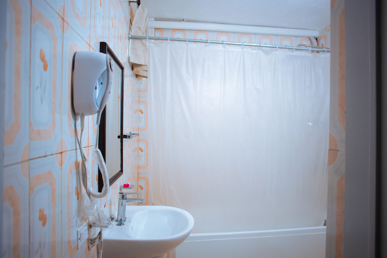 Bathroom 3, La Pépinière Hôtel, Port-au-Prince