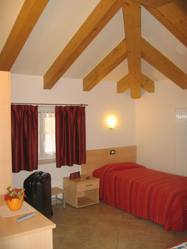 Bedroom 3, Victory Hotel Dermulo di Predaia, Trento