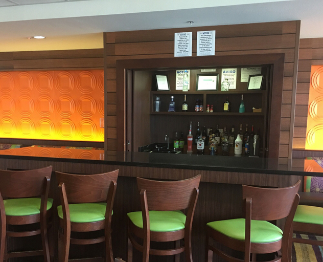 Food & Drinks 5, Fairfield Inn & Suites Cotulla, La Salle