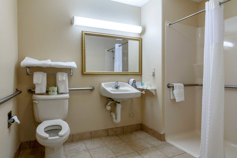 Bathroom 5, Super 8 by Wyndham Great Bend, Barton