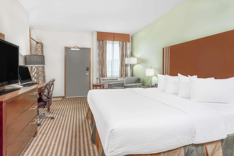 Bedroom 3, Ramada by Wyndham Carlyle, Division No. 1