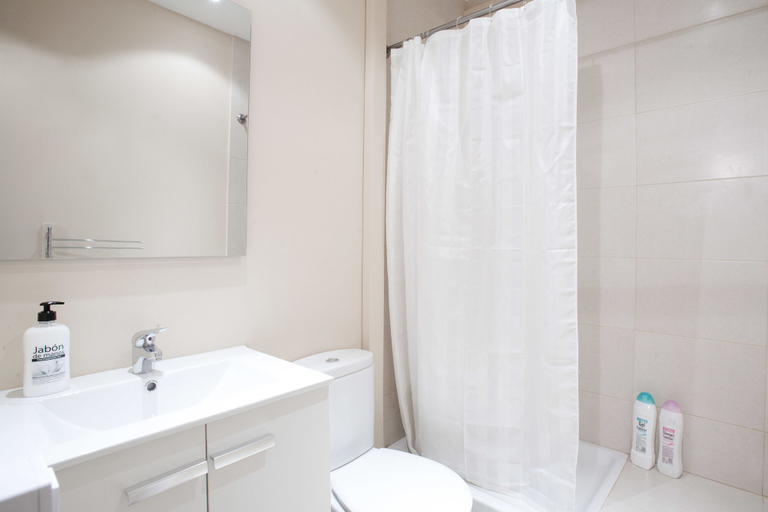 Bathroom 4, CasaNova Guest House, Barcelona