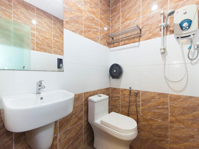 Bathroom 5, Hotel Rosmerah, Malacca City
