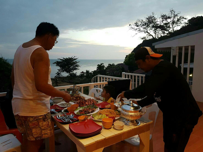 Food & Drinks 3, White House Mountian Beach Resort, Klaeng