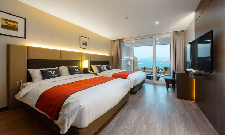 Bedroom 3, Yeosu Venezia Hotel & Suite, Yeosu